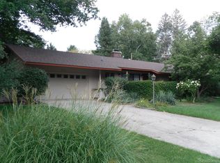 6919 Somerset Dr, Brighton, MI
