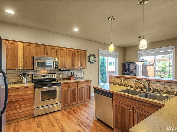 2nd image of 17916 106th St E