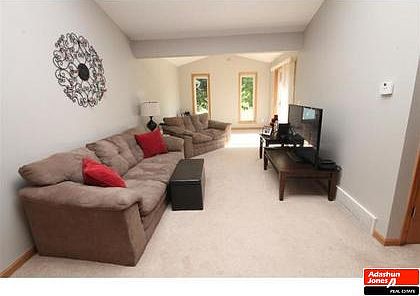 2nd image of 19 Crowfoot Ct