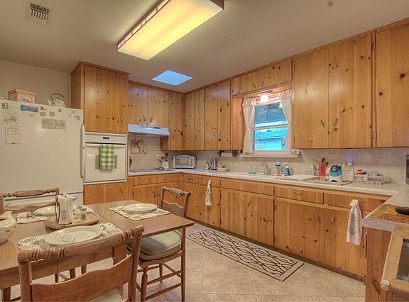 2nd image of 107 Hilltop Dr