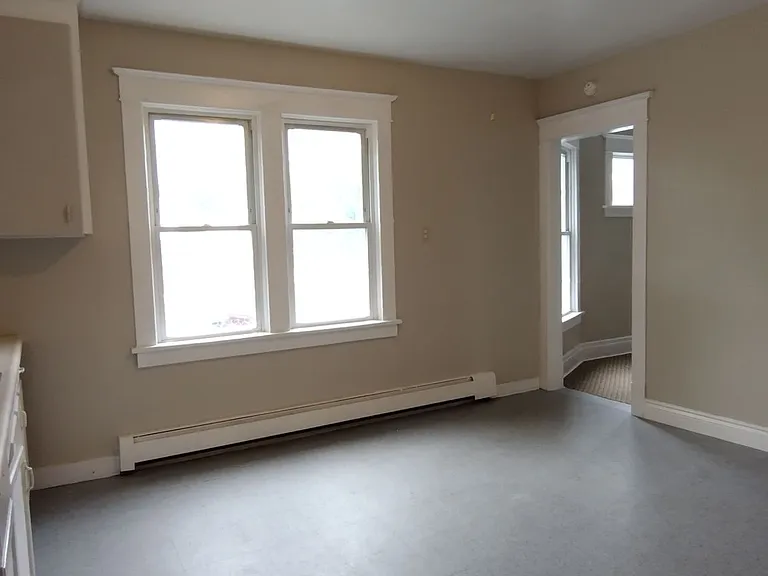 2128 Genesee St — Photo 34