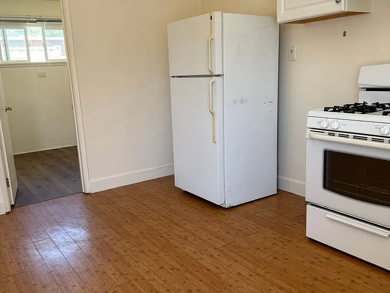 405 E Cook St #E — Photo 3