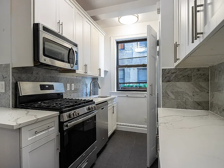 27 W 96th St #11-C — Photo 6