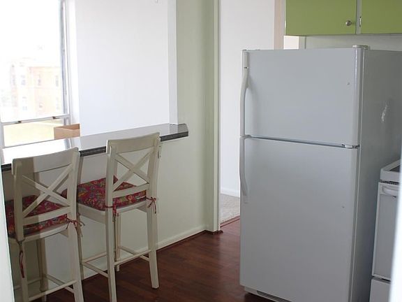 5th image of 715 W Michigan Ave #11