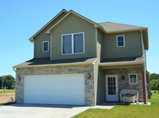 805 14th St, Wamego, KS 66547