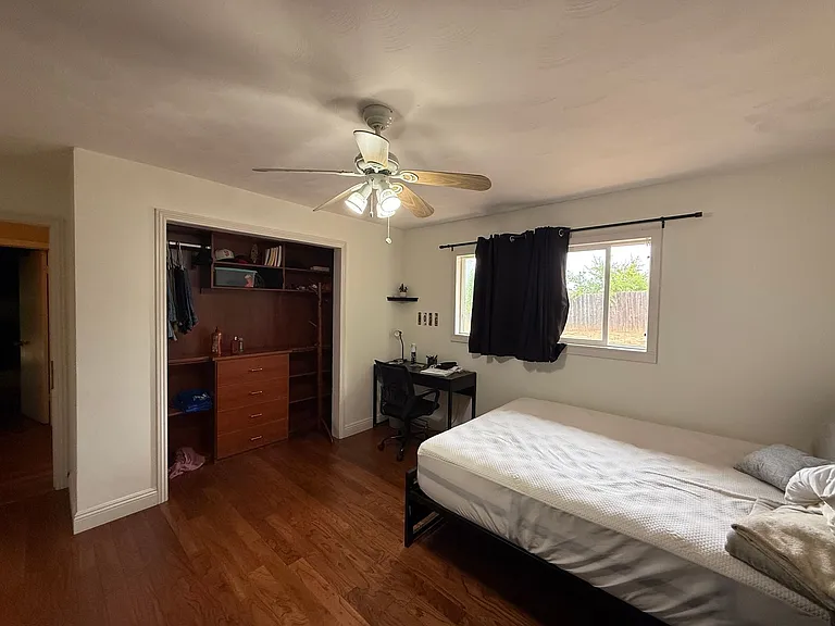 420 Osborne St — Photo 26