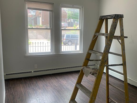 3rd image of 175 Woodside Ave APT 8