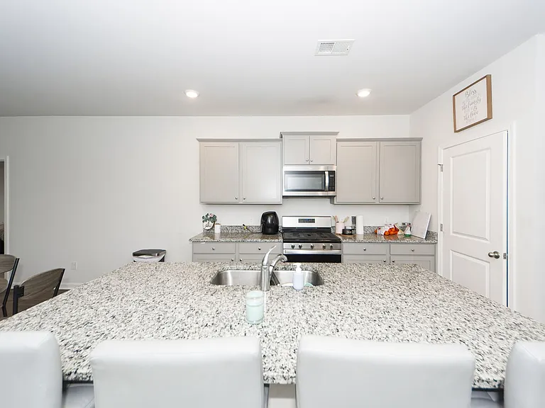 493 Cedarview Rd — Photo 3