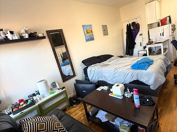 5th image of 322 E 6th St APT 16