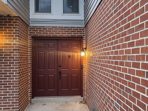 3rd image of 4296 Wimbledon Dr