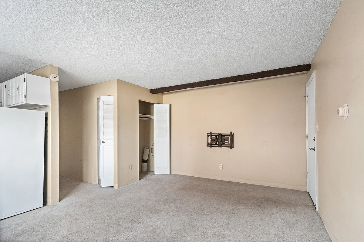 Building Photo - 791 W Prentice Ave #104