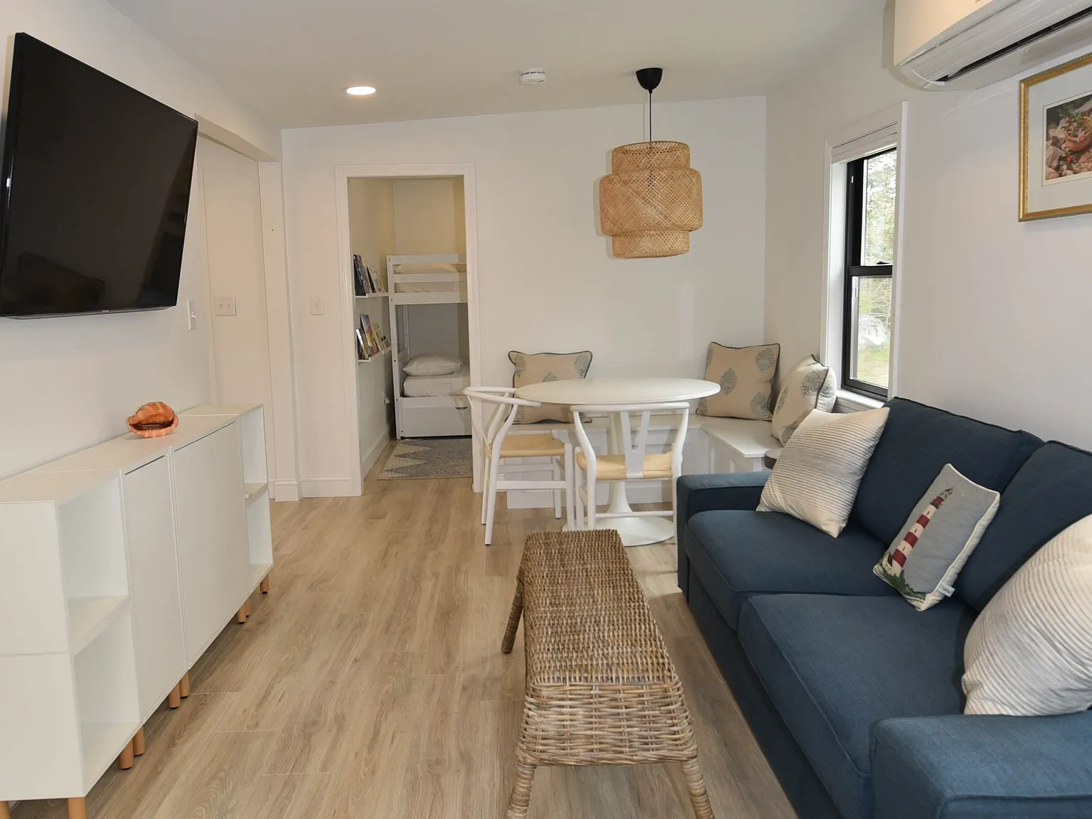 2 bed, 600 sqft, $2,300 — Photo 3