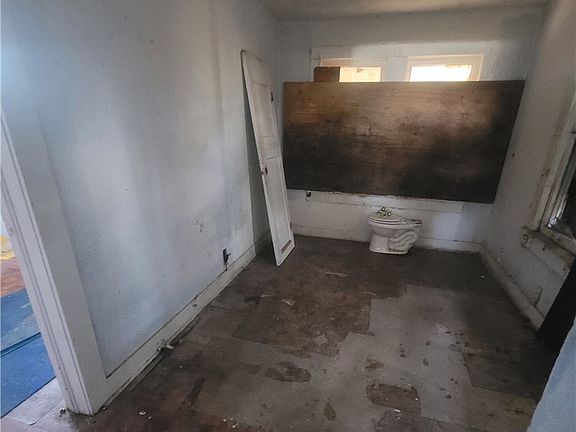 3rd image of 2424 Ruth St