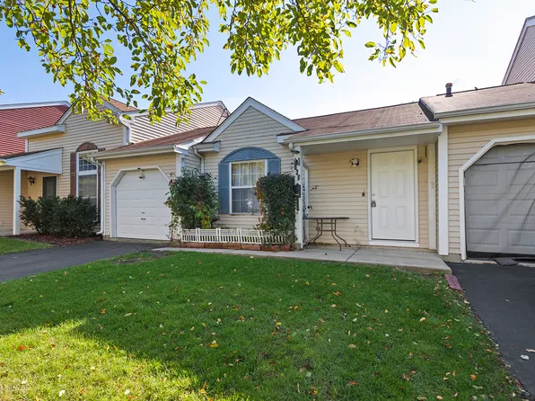 639 Pleasant Pl, Island Lake, IL 60042