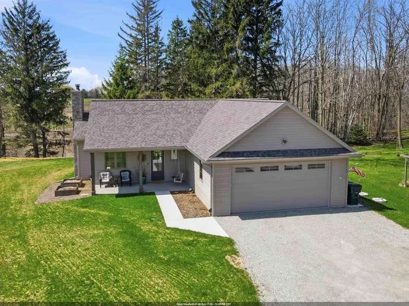 N2393 Maloney Rd, Kaukauna, WI 54130