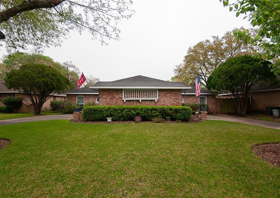 1st image of 313 Stonehenge Ln