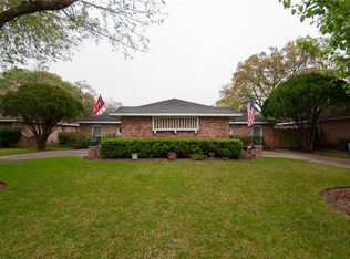 313 Stonehenge Ln, Friendswood, TX 77546
