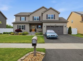 11 Elaine Cir, Springfield, MA 01109