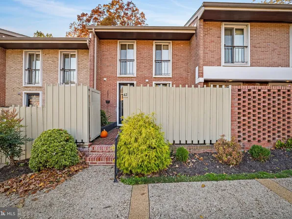 42 Bouton Green Ct, Baltimore, MD 21210