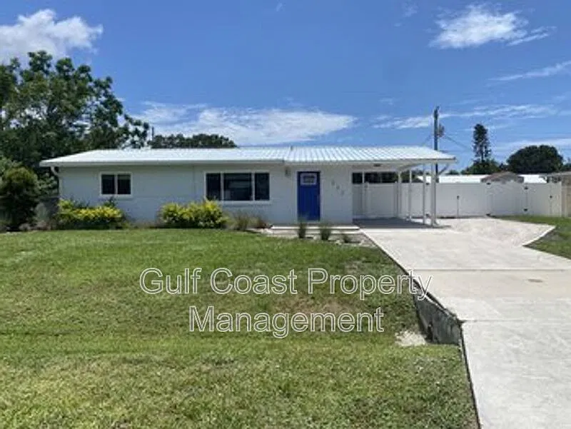 2 bed, 1.0 bath, 1078 sqft, $1,950 — Photo 2