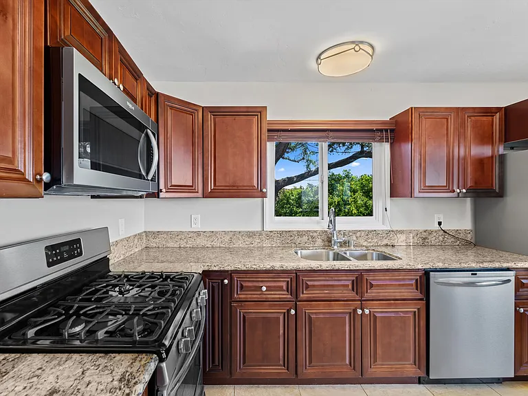 4258 Summit Dr — Photo 21