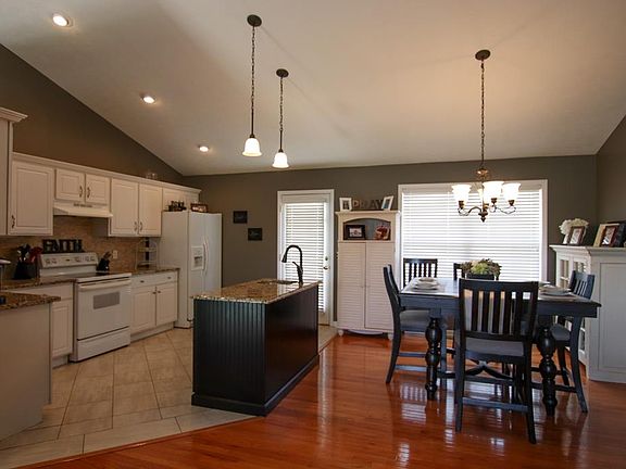 5th image of 2632 Suffolk Dr