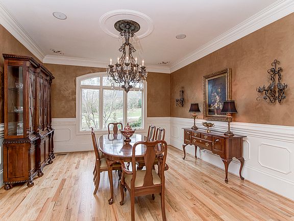 4th image of 1004 Shinnecock Ln