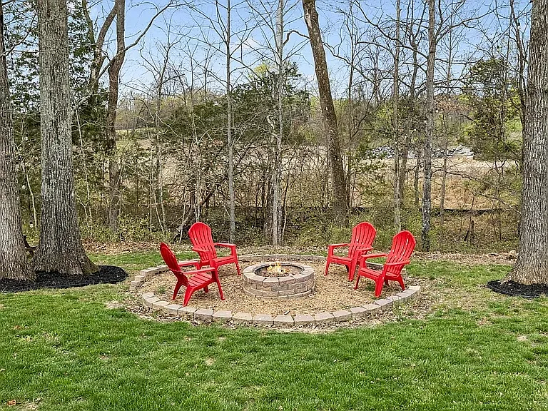 230 Amana Dr — Photo 21