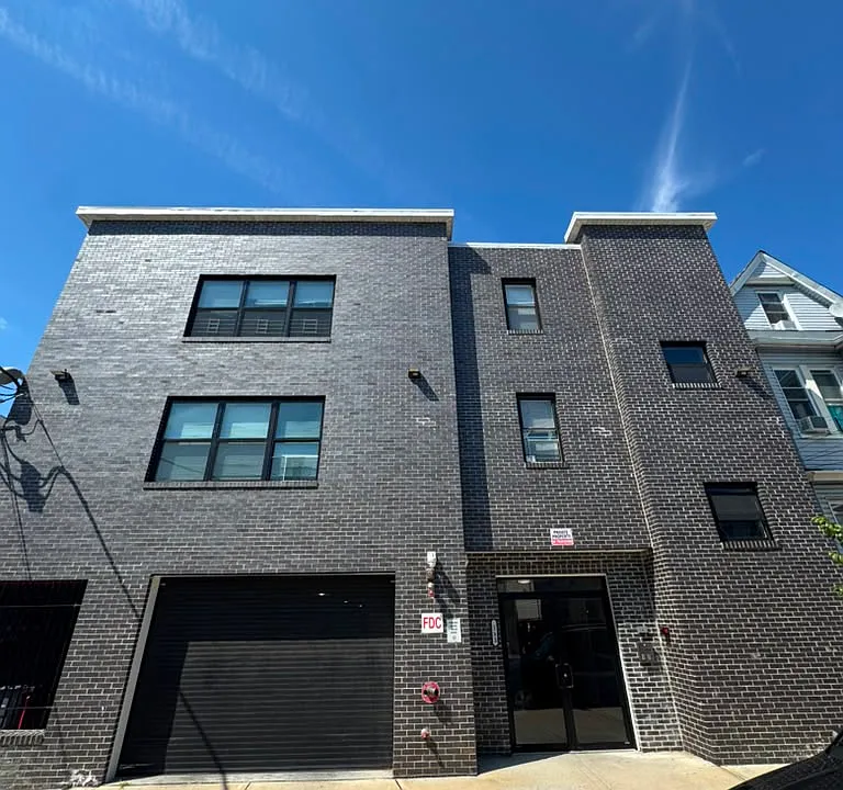 137 Pearl St
