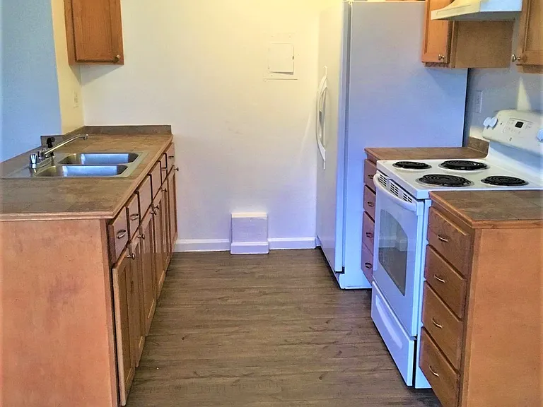 349 Gahart Dr #B — Photo 3