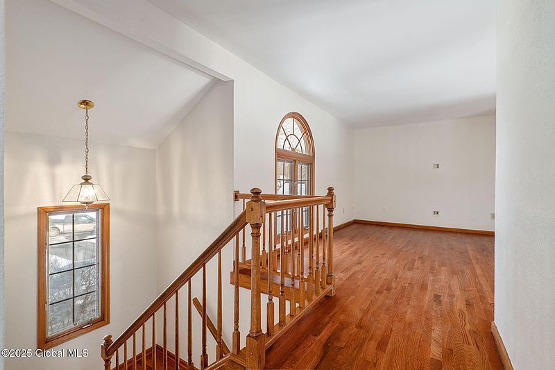 5th image of 608 Somerset Drive