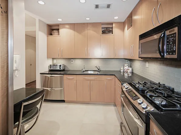 300 East 74th Street image 1 of 17