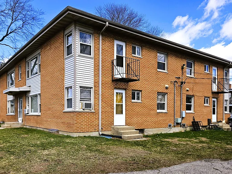 Lake Point Apartments — Photo 3