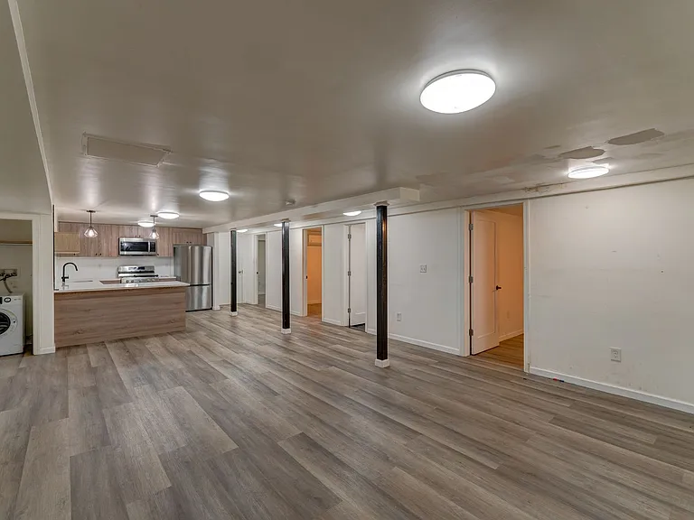 420 Whitney Ave — Photo 13
