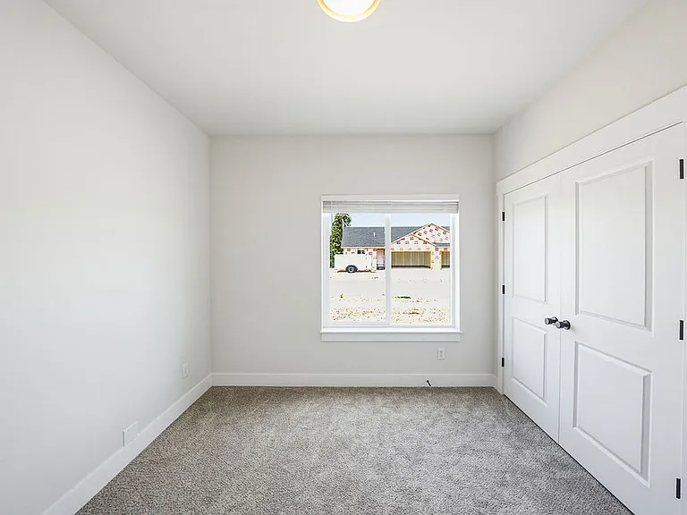 485 E River Ln — Photo 40