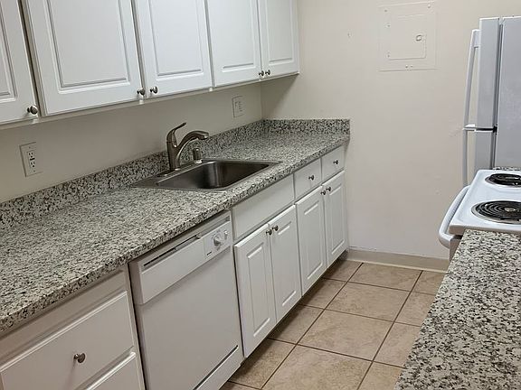 4th image of 2811 E St #1