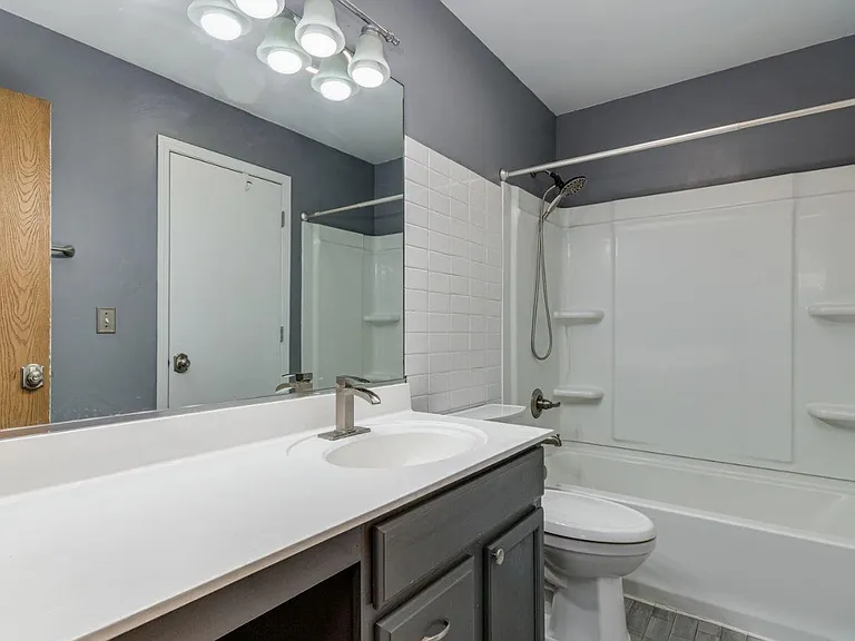 4023 Oak Tree Ln — Photo 10