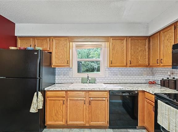 3rd image of 6825 E 137th St