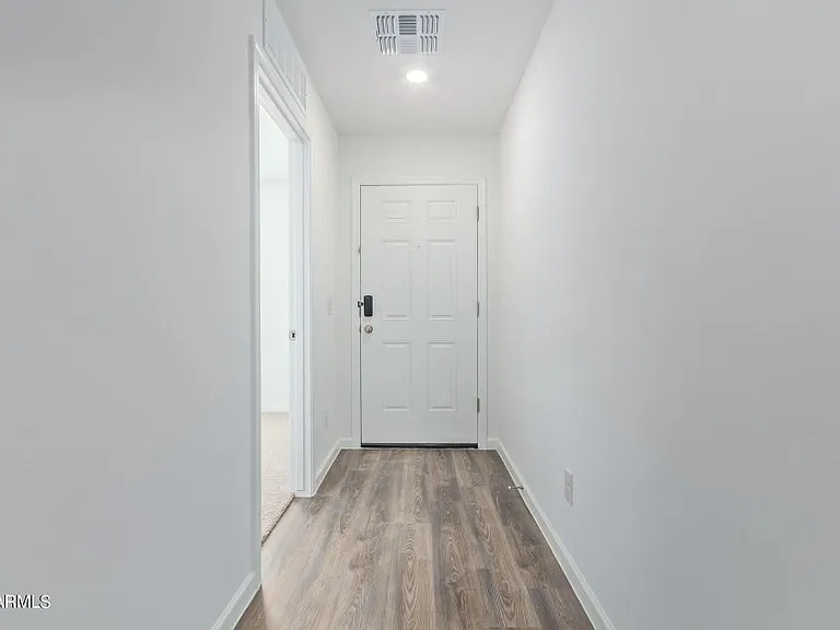 1158 N Larat Ln — Photo 3
