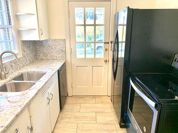 3rd image of 1600 Carolyn Dr