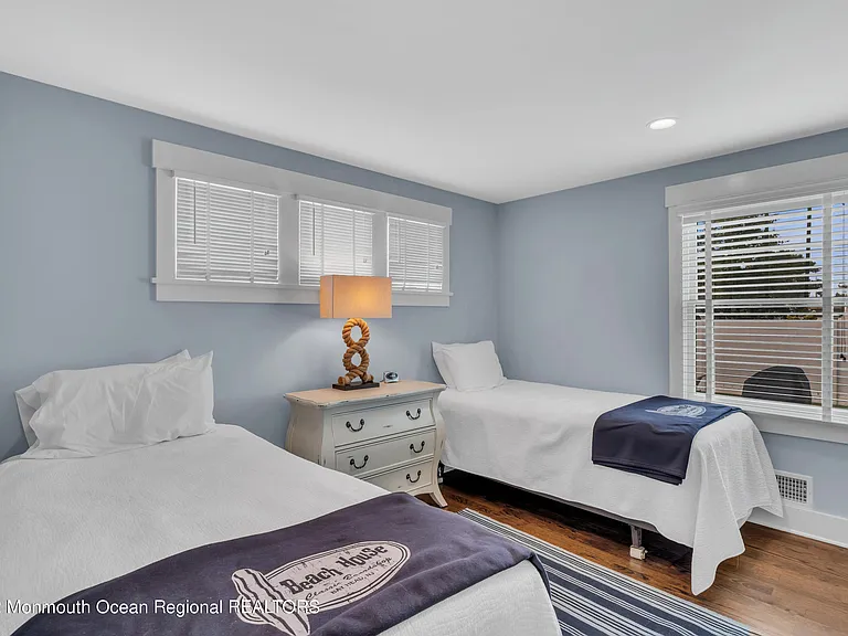 35 Bristol Pl — Photo 13