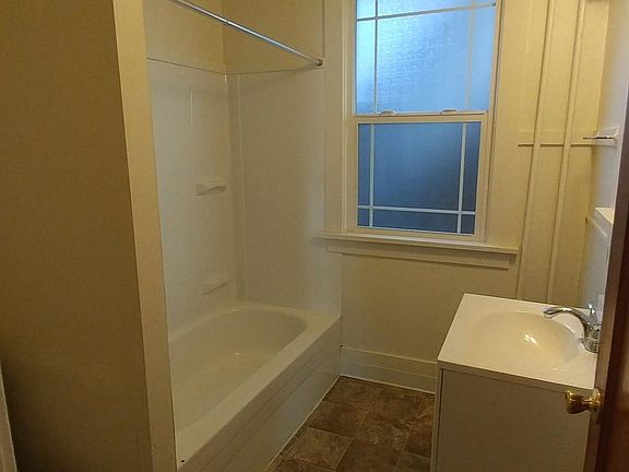 4th image of 821 S 16th St APT 1
