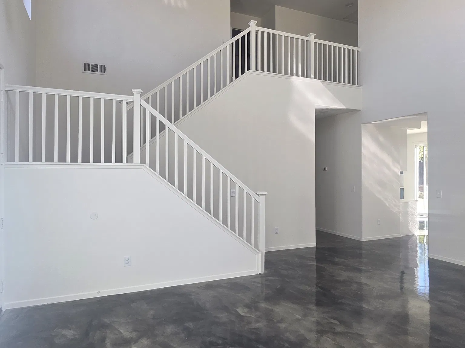 4 bed, 2374 sqft, $3,200 — Photo 4