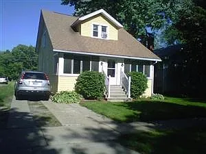 744 Laprairie St photo 1