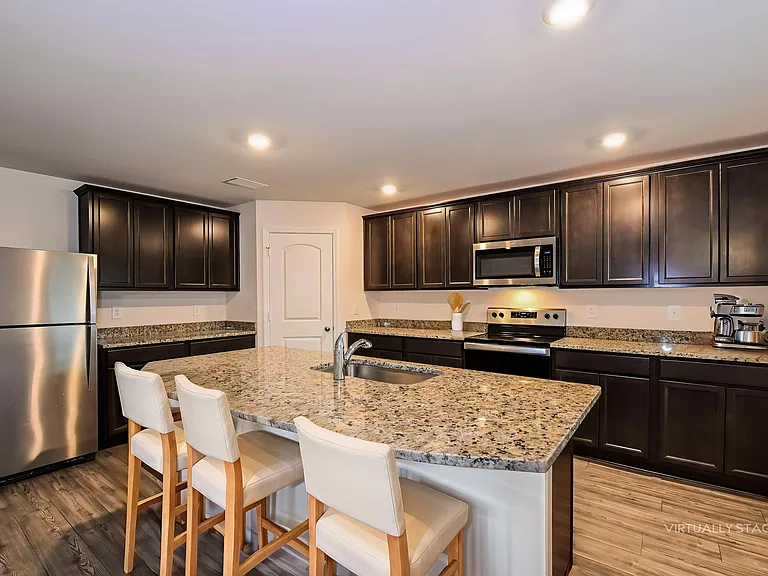 883 Youngreen Dr — Photo 3