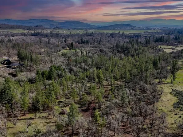 506 Greenleaf Dr, Eagle Pt, OR 97524