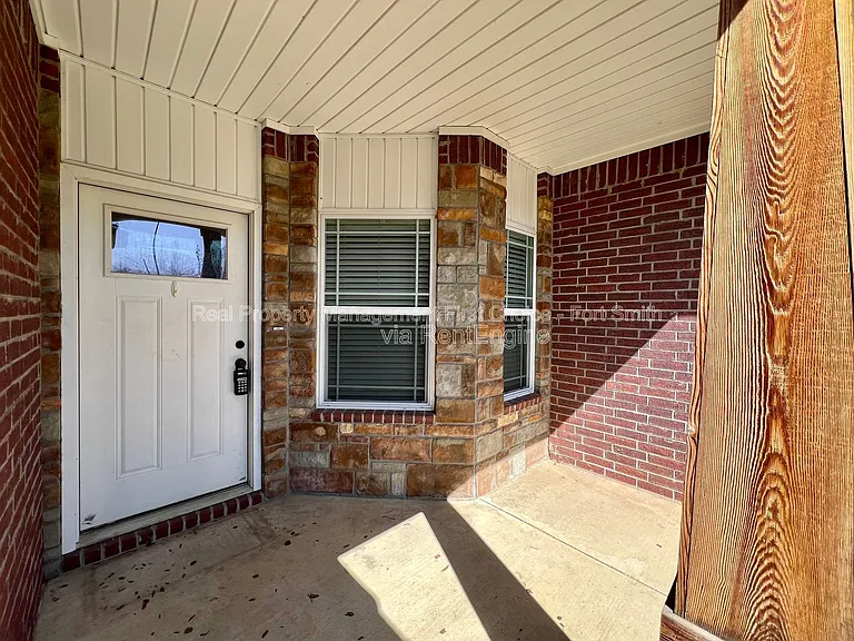 423 Ridge Point Dr — Photo 2