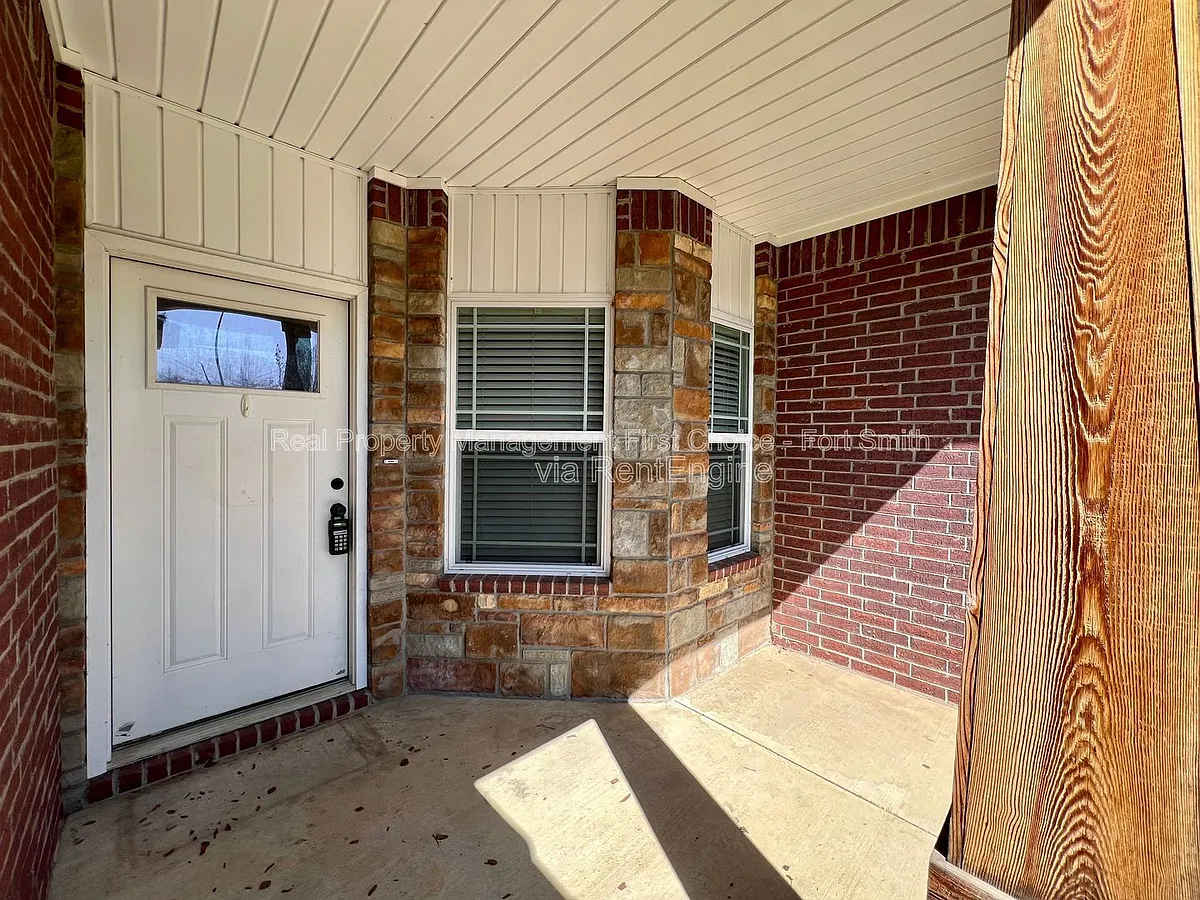 Building Photo - 423 Ridge Point Dr