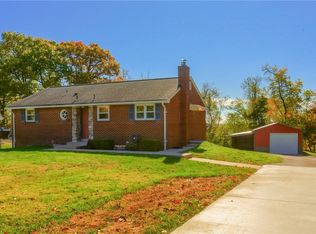 140 S Patton Dr, Coraopolis, PA 15108