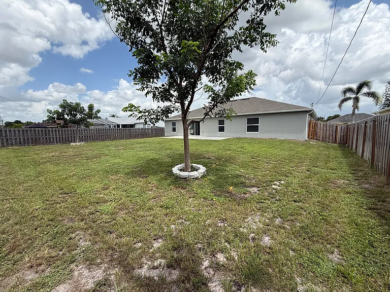 692 SW Hamberland Ave — Photo 18
